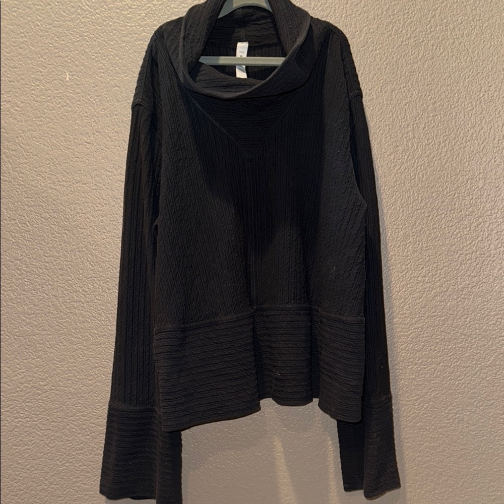 Lululemon Women's Black Sweater - Picture 2 of 7